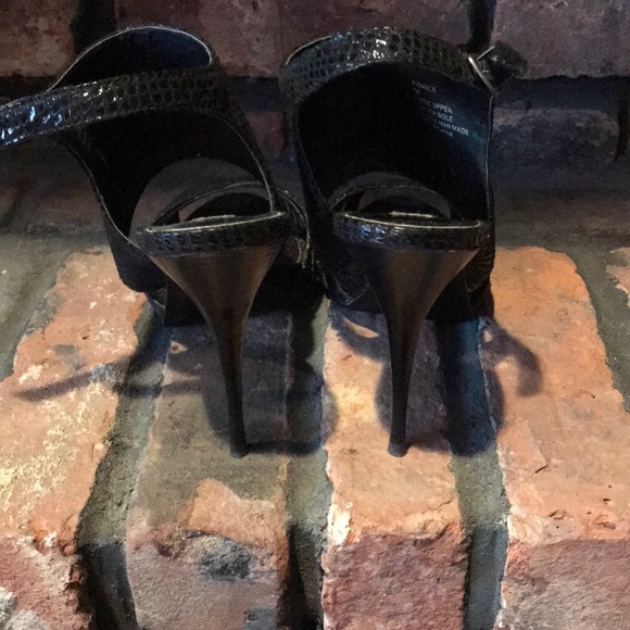 Steven snakeskin print ankle cuff sandals - Picture 3 of 4